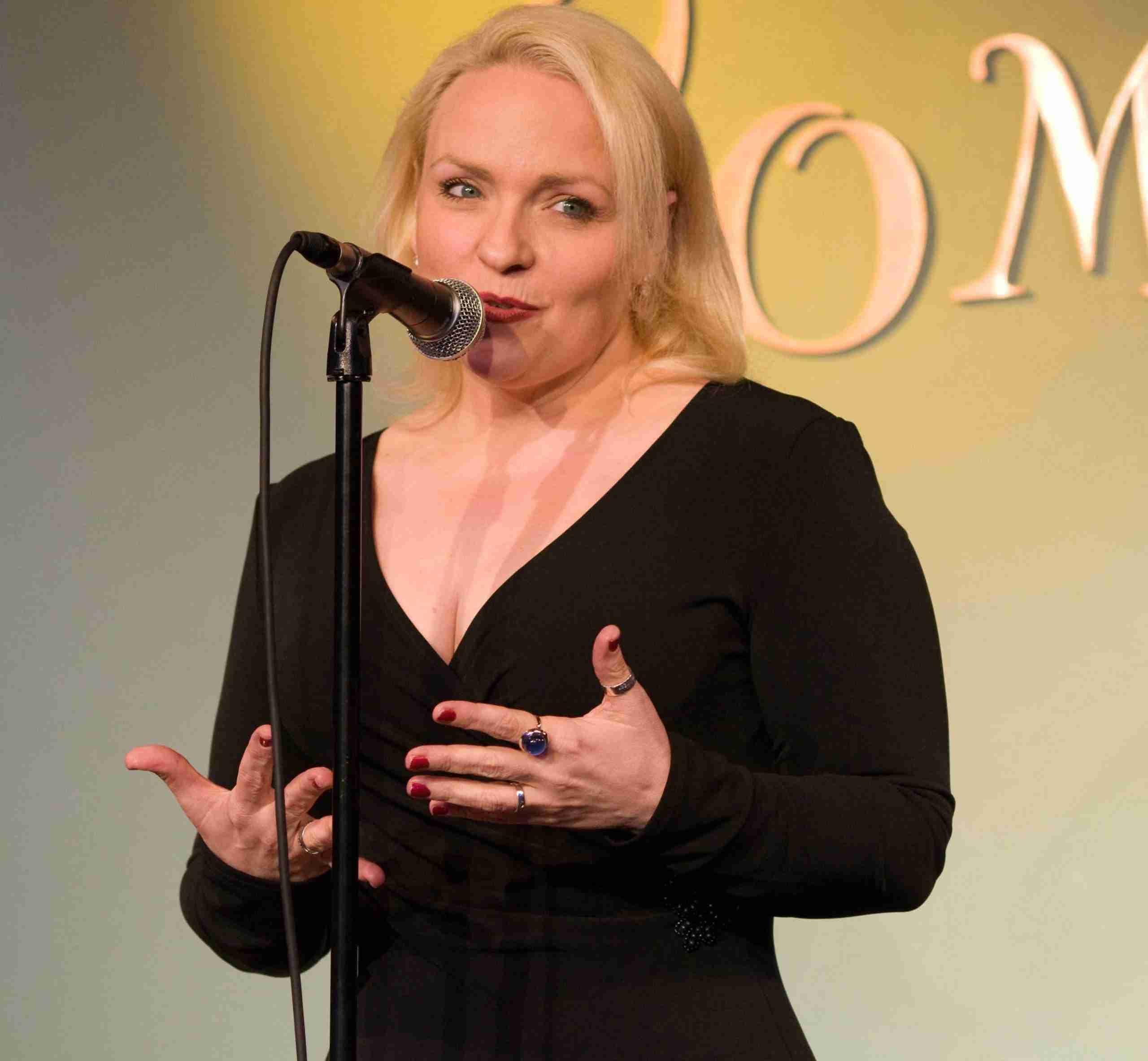 Faye Lane | Speakers Inc International